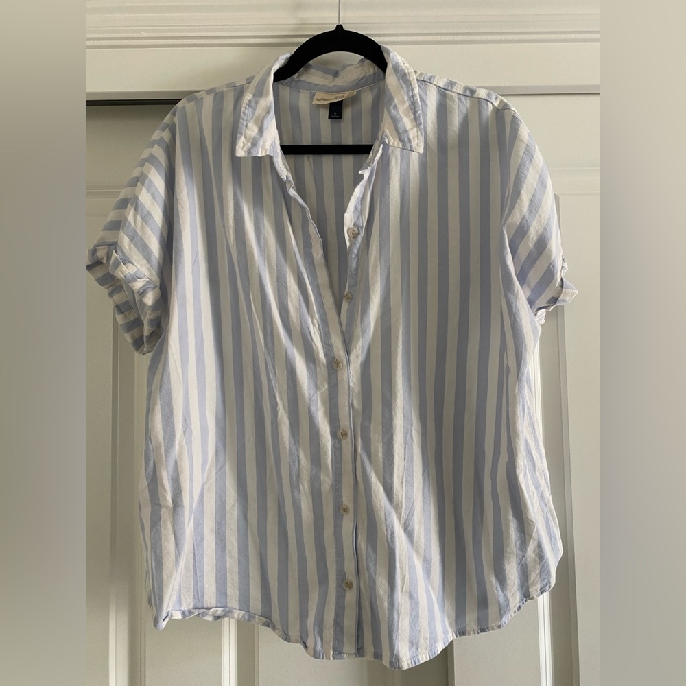 EUC - Universal Thread | blue & white stripe | cotton button down | XL